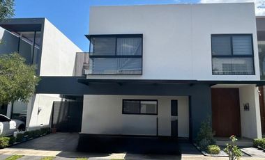 OPORTUNIDAD!! VENTA EN PARQUES VIRREYES, propiedad lista para habitar en una de las zonas mas exclusivas de Zapopan.