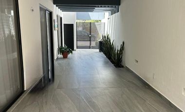 OPORTUNIDAD!! VENTA EN PARQUES VIRREYES, propiedad lista para habitar en una de las zonas mas exclusivas de Zapopan.