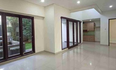 Dijual rumah cantik 2lantai lokasi strategis