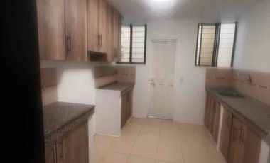 alquilo casa de una planta villa club