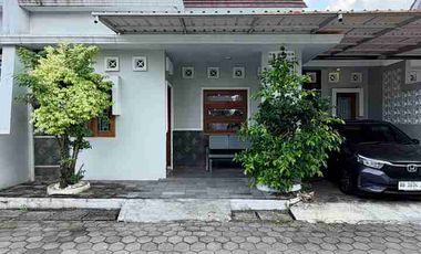 RUMAH CANTIK MINIMALIS DALAM CLUSTER ONE GATE SYSTEM DI PELEM WULUNG DEKAT GEDONGKUNING