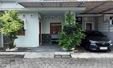 RUMAH CANTIK MINIMALIS DALAM CLUSTER ONE GATE SYSTEM DI PELEM WULUNG DEKAT GEDONGKUNING