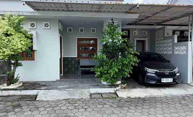 RUMAH CANTIK MINIMALIS DALAM CLUSTER ONE GATE SYSTEM DI PELEM WULUNG DEKAT GEDONGKUNING
