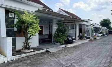 RUMAH CANTIK MINIMALIS DALAM CLUSTER ONE GATE SYSTEM DI PELEM WULUNG DEKAT GEDONGKUNING