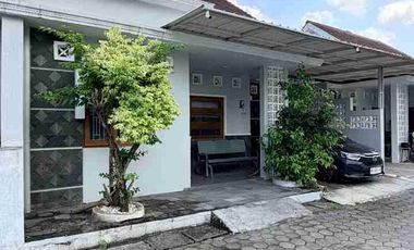 RUMAH CANTIK MINIMALIS DALAM CLUSTER ONE GATE SYSTEM DI PELEM WULUNG DEKAT GEDONGKUNING