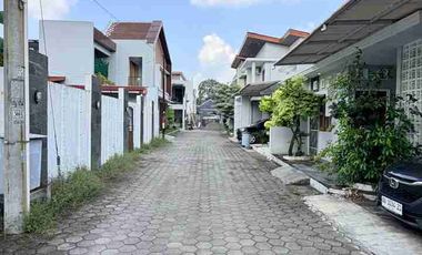 RUMAH CANTIK MINIMALIS DALAM CLUSTER ONE GATE SYSTEM DI PELEM WULUNG DEKAT GEDONGKUNING