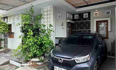 RUMAH CANTIK MINIMALIS DALAM CLUSTER ONE GATE SYSTEM DI PELEM WULUNG DEKAT GEDONGKUNING