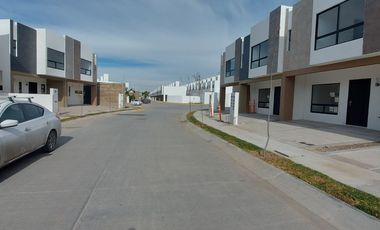 Casa en renta Residencial Benevento, impecable Seminueva de hace 2 años privada con control de acceso y guardias de seguridad, León, Gto.