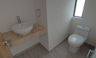 Casa en renta Residencial Benevento, impecable Seminueva de hace 2 años privada con control de acceso y guardias de seguridad, León, Gto.