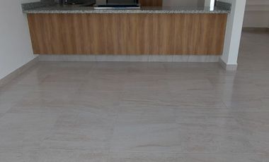 Casa en renta Residencial Benevento, impecable Seminueva de hace 2 años privada con control de acceso y guardias de seguridad, León, Gto.