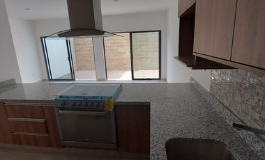 Casa en renta Residencial Benevento, impecable Seminueva de hace 2 años privada con control de acceso y guardias de seguridad, León, Gto.