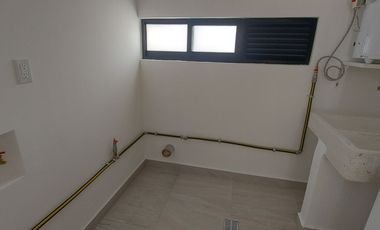 Casa en renta Residencial Benevento, impecable Seminueva de hace 2 años privada con control de acceso y guardias de seguridad, León, Gto.