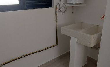 Casa en renta Residencial Benevento, impecable Seminueva de hace 2 años privada con control de acceso y guardias de seguridad, León, Gto.