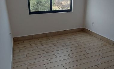 Casa en renta Residencial Benevento, impecable Seminueva de hace 2 años privada con control de acceso y guardias de seguridad, León, Gto.
