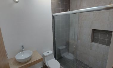 Casa en renta Residencial Benevento, impecable Seminueva de hace 2 años privada con control de acceso y guardias de seguridad, León, Gto.