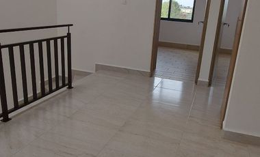 Casa en renta Residencial Benevento, impecable Seminueva de hace 2 años privada con control de acceso y guardias de seguridad, León, Gto.