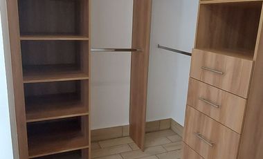 Casa en renta Residencial Benevento, impecable Seminueva de hace 2 años privada con control de acceso y guardias de seguridad, León, Gto.