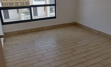 Casa en renta Residencial Benevento, impecable Seminueva de hace 2 años privada con control de acceso y guardias de seguridad, León, Gto.