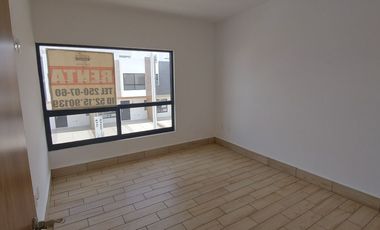 Casa en renta Residencial Benevento, impecable Seminueva de hace 2 años privada con control de acceso y guardias de seguridad, León, Gto.