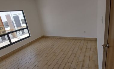 Casa en renta Residencial Benevento, impecable Seminueva de hace 2 años privada con control de acceso y guardias de seguridad, León, Gto.