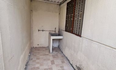 Casa en Alquiler en Urbanización Paraíso del Río, 3 Habitaciones, 4 Baños, Patio, Mucho Lote, Norte de Guayaquil.