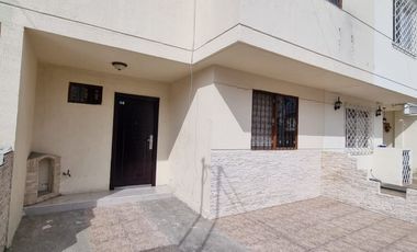 Casa en Alquiler en Urbanización Paraíso del Río, 3 Habitaciones, 4 Baños, Patio, Mucho Lote, Norte de Guayaquil.