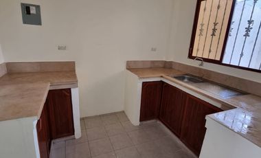 Casa en Alquiler en Urbanización Paraíso del Río, 3 Habitaciones, 4 Baños, Patio, Mucho Lote, Norte de Guayaquil.