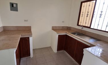 Casa en Alquiler en Urbanización Paraíso del Río, 3 Habitaciones, 4 Baños, Patio, Mucho Lote, Norte de Guayaquil.