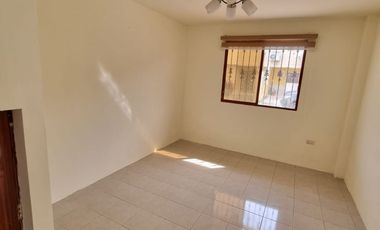 Casa en Alquiler en Urbanización Paraíso del Río, 3 Habitaciones, 4 Baños, Patio, Mucho Lote, Norte de Guayaquil.