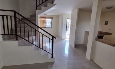 Casa en Alquiler en Urbanización Paraíso del Río, 3 Habitaciones, 4 Baños, Patio, Mucho Lote, Norte de Guayaquil.