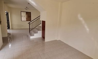 Casa en Alquiler en Urbanización Paraíso del Río, 3 Habitaciones, 4 Baños, Patio, Mucho Lote, Norte de Guayaquil.