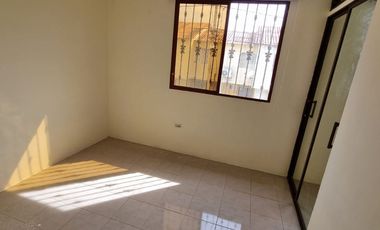 Casa en Alquiler en Urbanización Paraíso del Río, 3 Habitaciones, 4 Baños, Patio, Mucho Lote, Norte de Guayaquil.