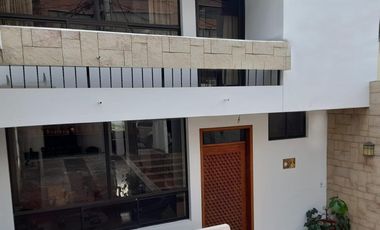 En venta Casa Contemporánea, Miravalle, Sector Nayon