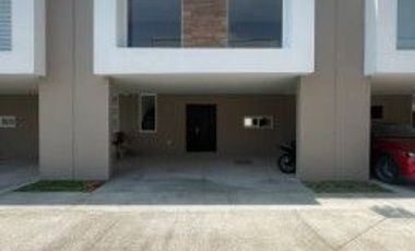RENTA DE CASA  NUEVA EN METEPEC
