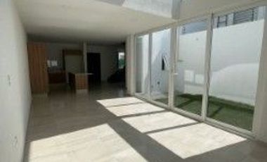 RENTA DE CASA  NUEVA EN METEPEC