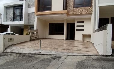 Casa Av. Loja 4 habitaciones