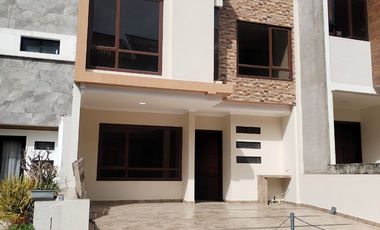 Casa Av. Loja 4 habitaciones