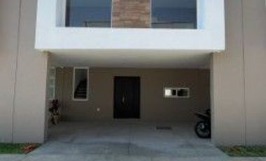 RENTA DE CASA NUEVA EN METEPEC