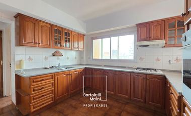 ALQUILER | 1° de Mayo 953 | Piso Excl. 312m2 + cochera