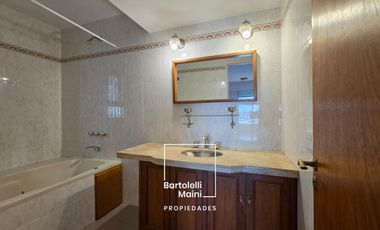 ALQUILER | 1° de Mayo 953 | Piso Excl. 312m2 + cochera