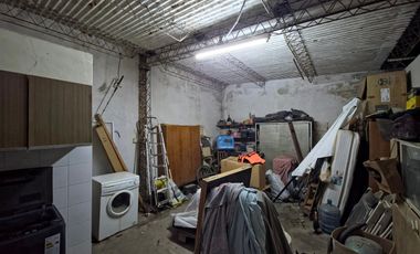 Se vende amplia propiedad con piscina en Romang