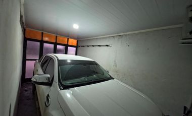 Se vende amplia propiedad con piscina en Romang