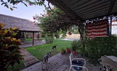 Se vende amplia propiedad con piscina en Romang