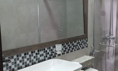 Suite Amoblada en Alquiler en Kennedy Norte, 1 Habitación, 1 Baño, Garaje, Piscina, Norte de Guayaquil.