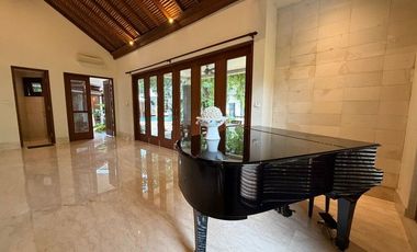 DIJUAL RUMAH MEWAH RASA VILLA DI CILANDAK BARAT