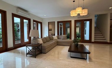 DIJUAL RUMAH MEWAH RASA VILLA DI CILANDAK BARAT