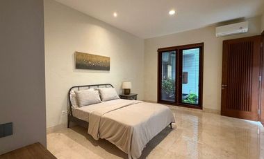 DIJUAL RUMAH MEWAH RASA VILLA DI CILANDAK BARAT