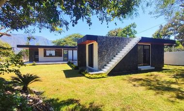 En Venta Quinta Moderna de Una Planta-Yunguilla