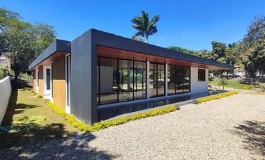 En Venta Quinta Moderna de Una Planta-Yunguilla