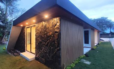 En Venta Quinta Moderna de Una Planta-Yunguilla